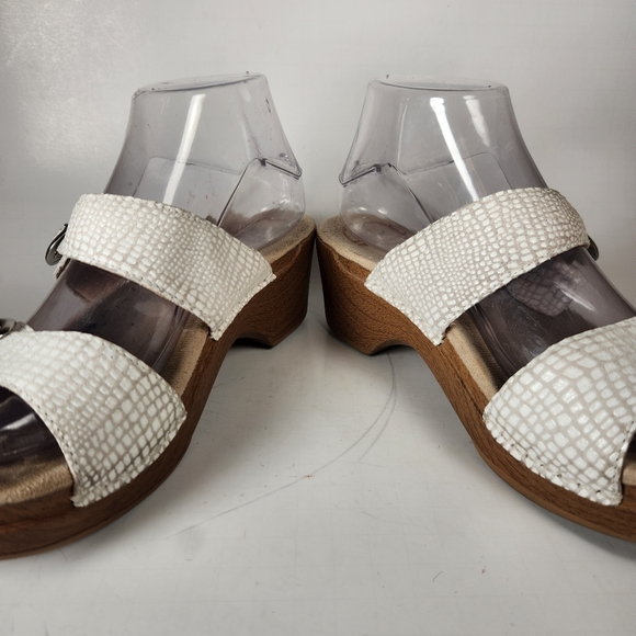 DANSKO Women's Sophie Sandal 39 / 8 White Snake Print Leather Open Toe Shoe - Picture 5 of 14